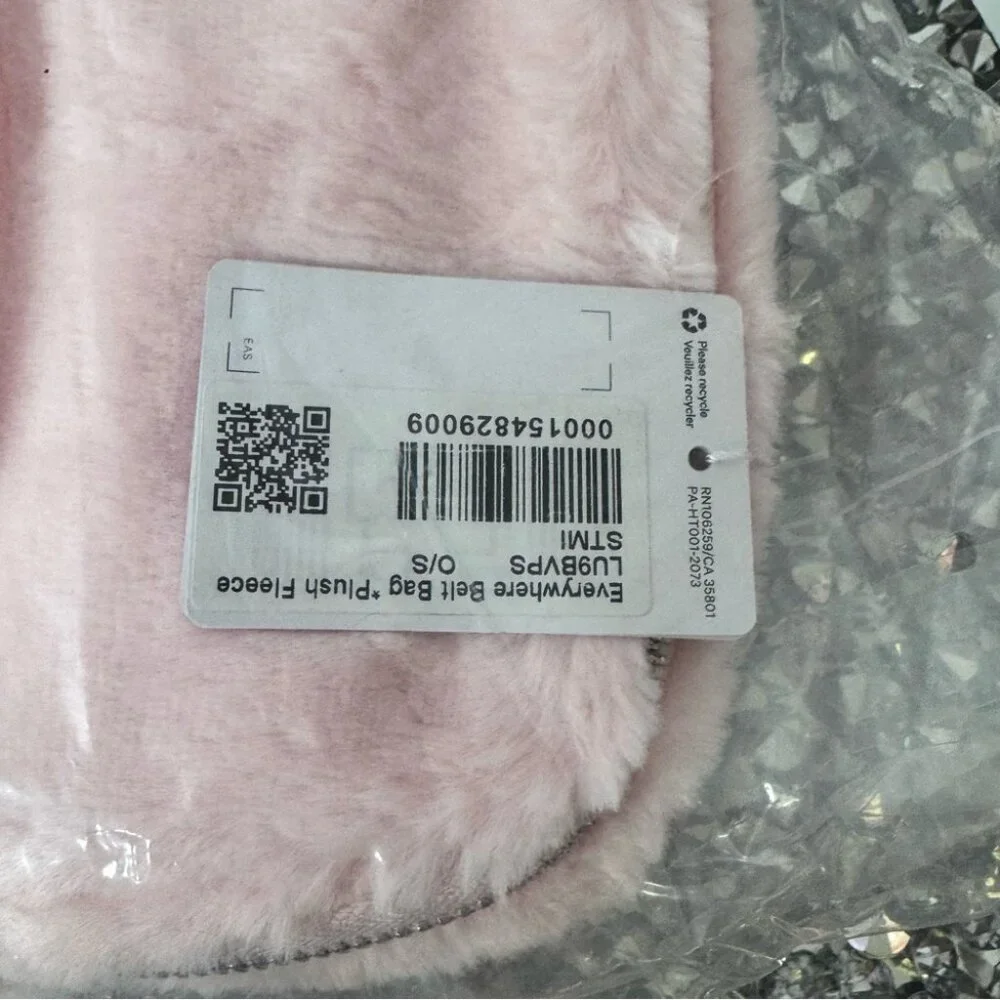 Lululemon Everywhere Belt Bag Plush Fleece strawberry milkshake furry fuzzy - Picture 6 of 10